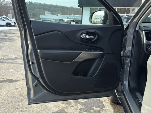 Used 2021 Jeep Cherokee Limited image 12