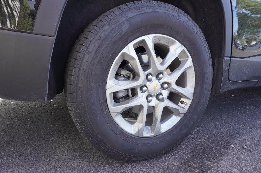 Used 2023 Chevrolet Traverse LS w/ Safety Package FWD image 7