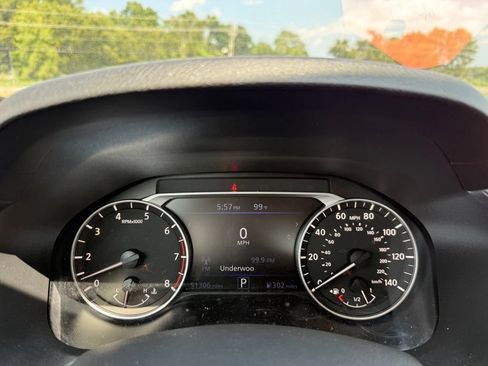 Used 2024 Nissan Altima 2.5 SV FWD image 14
