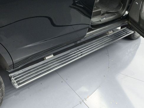 Used 2022 GMC Yukon AT4 image 9