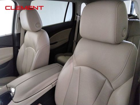 Used 2020 Buick Envision Essence image 32