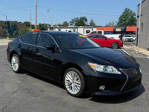 Used 2014 Lexus ES 350 w/ Ultra Luxury Package FWD image 2
