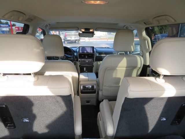 Used 2023 Lexus GX 460 Luxury w/ Sport Design Package AWD/4WD image 23