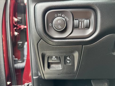 Used 2019 RAM 1500 Laramie AWD/4WD image 36