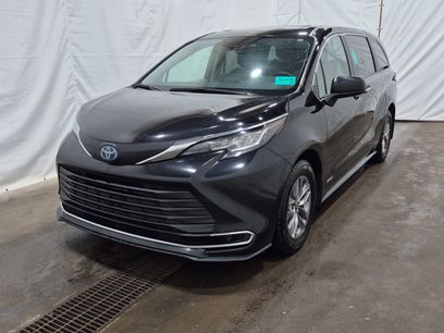 Used 2021 Toyota Sienna XLE