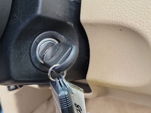 Used 2006 Ford Mustang Premium image 25