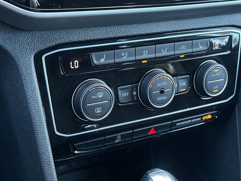 Used 2022 Volkswagen Atlas Cross Sport SE image 20