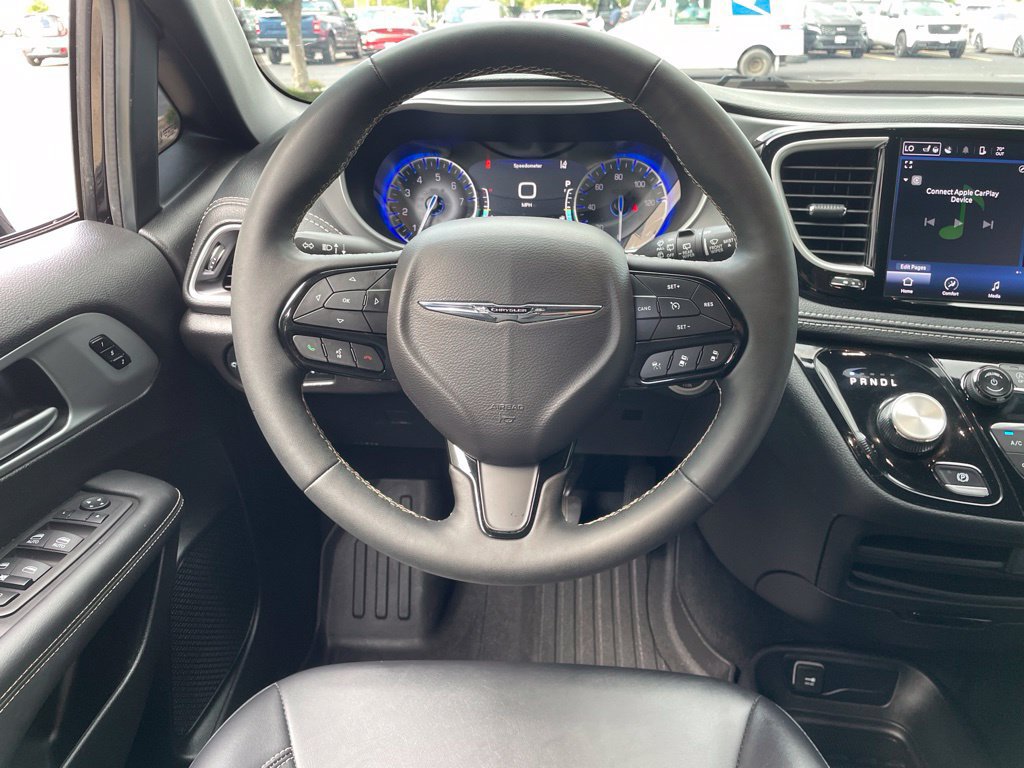Used 2024 Chrysler Pacifica Touring-L w/ S Appearance Package AWD/4WD image 13