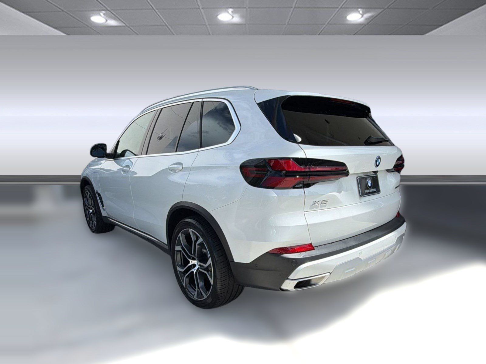 Used 2026 BMW X5 xDrive50e AWD/4WD image 3
