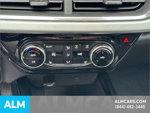 Used 2025 Chevrolet Trax LT w/ LT Convenience Package image 35