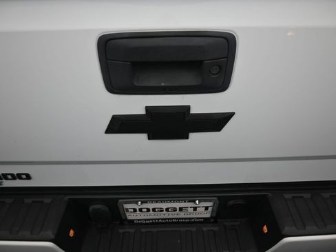 Used 2017 Chevrolet Silverado 1500 LT w/ LT Convenience Package AWD/4WD image 22