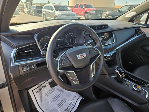 Used 2025 Cadillac XT5 Premium Luxury image 15