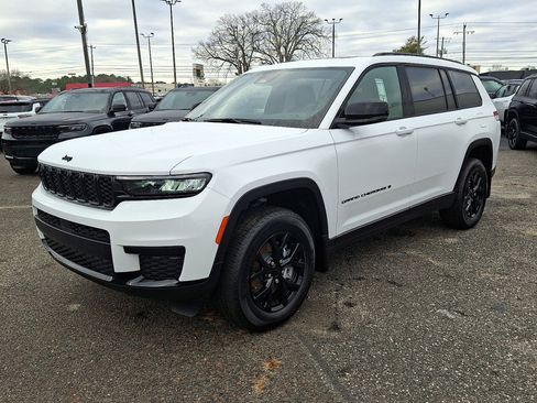 New 2025 Jeep Grand Cherokee L Altitude AWD/4WD image 1