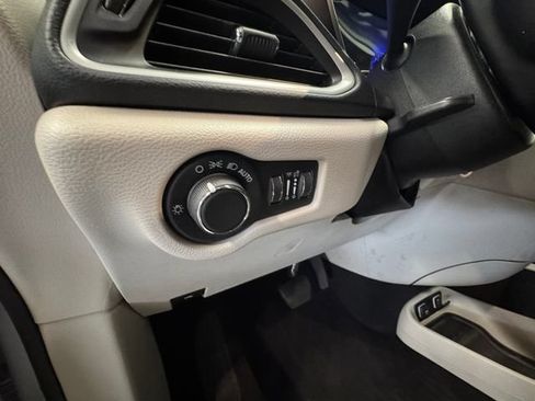 Used 2021 Chrysler Voyager Lxi FWD image 22