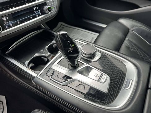 Used 2022 BMW 750i xDrive w/ M Sport Package AWD/4WD image 25