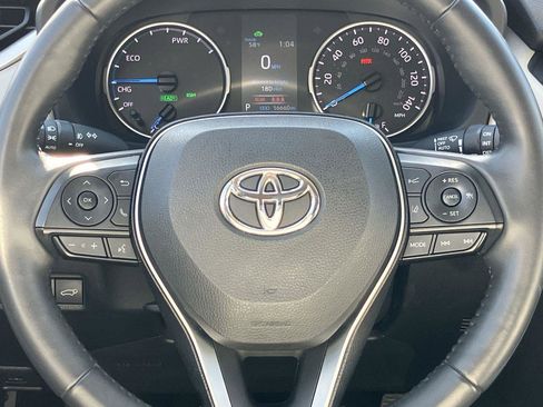 Used 2022 Toyota RAV4 XLE Premium image 19