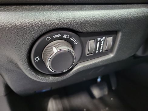 New 2026 Chrysler Voyager LX image 15