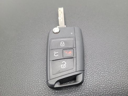 Used 2024 Volkswagen Jetta Sport image 32