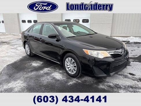 Used 2012 Toyota Camry SE image 1