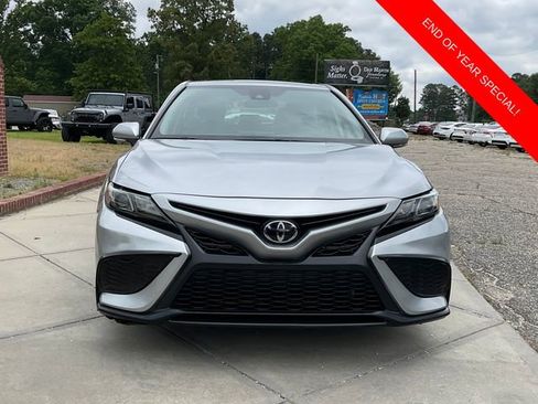 Used 2022 Toyota Camry SE image 2