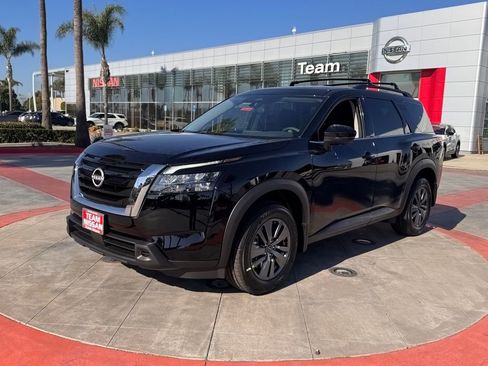 New 2025 Nissan Pathfinder SV w/ SV Premium Package image 4