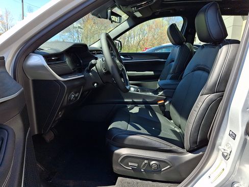 New 2026 Jeep Grand Cherokee Limited AWD/4WD image 9