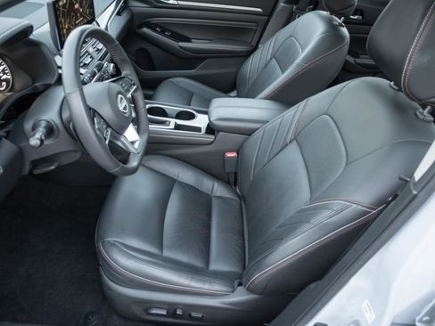 Used 2023 Nissan Altima 2.5 SR w/ SR Premium Package image 19