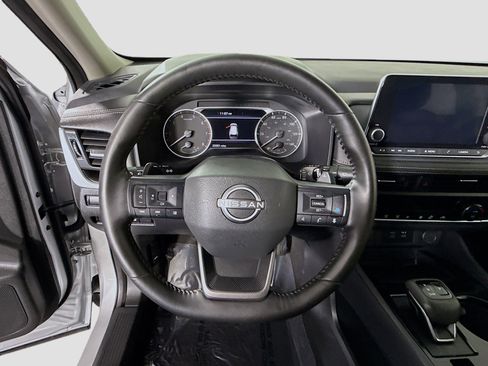 Used 2025 Nissan Rogue SV AWD/4WD image 13