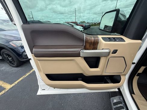 Used 2018 Ford F150 Lariat w/ Equipment Group 502A Luxury AWD/4WD image 11