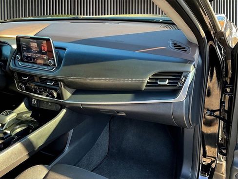 Used 2023 Nissan Rogue S image 16