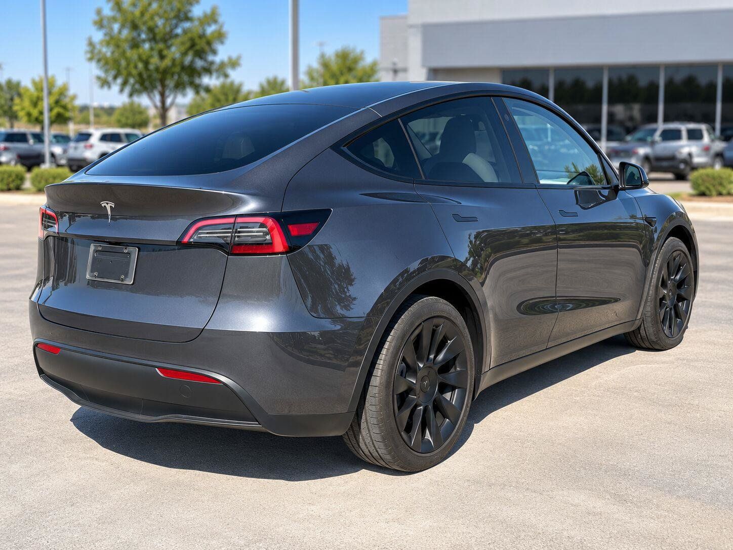 Used 2023 Tesla Model Y Long Range AWD/4WD image 5