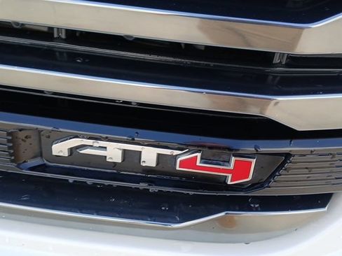 Used 2024 GMC Sierra 1500 AT4 w/ Technology Package AWD/4WD image 9