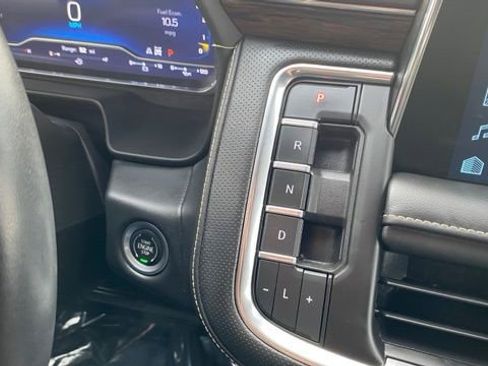 Used 2022 Chevrolet Tahoe Premier w/ Premium Package image 32