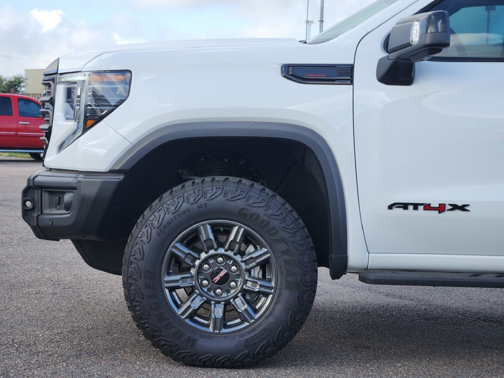 Used 2026 GMC Sierra 1500 AT4X w/ LPO, Black Badging Package AWD/4WD image 10