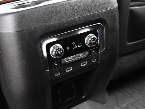 Used 2023 GMC Yukon Denali Ultimate image 29