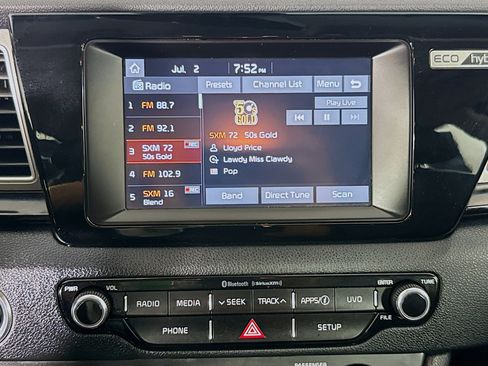 Used 2018 Kia Niro EX FWD image 16