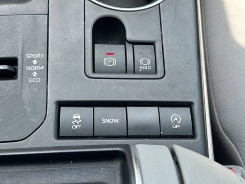 Used 2020 Toyota Highlander L FWD image 27