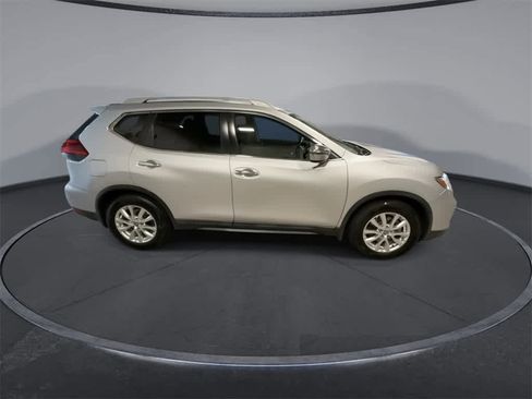 Used 2017 Nissan Rogue SV w/ SV Family Package image 9