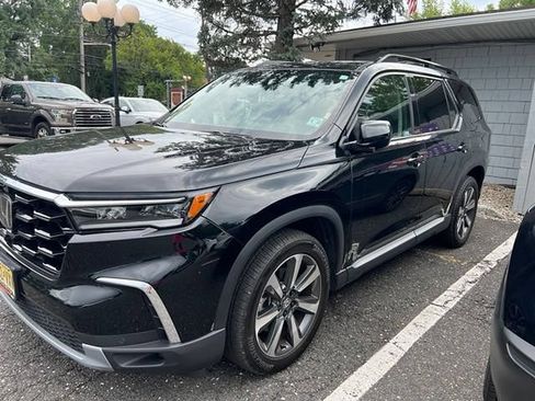 Used 2025 Honda Pilot Elite image 2