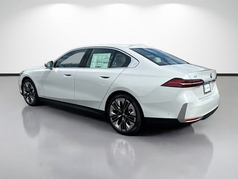New 2027 BMW i5 xDrive40 AWD/4WD image 5