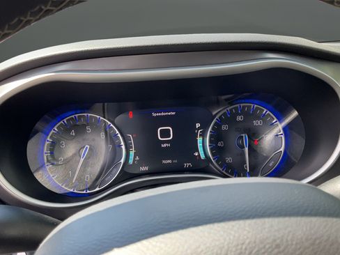 Used 2024 Chrysler Pacifica Touring-L FWD image 18
