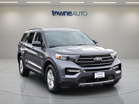 Used 2023 Ford Explorer XLT w/ Equipment Group 202A AWD/4WD image 9