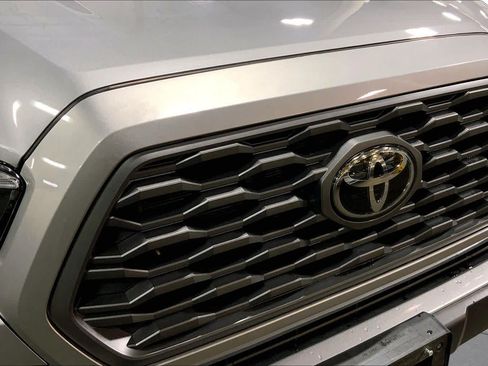 Used 2021 Toyota Tacoma TRD Off-Road w/ TRD Premium Off Road Package AWD/4WD image 30