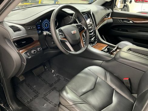 Used 2020 Cadillac Escalade ESV Luxury w/ Escalade Sport Edition AWD/4WD image 13