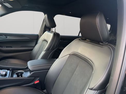 New 2025 Jeep Grand Cherokee L Altitude image 27