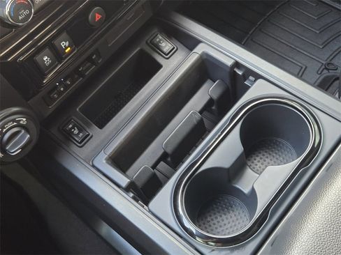 Used 2021 Nissan Titan PRO-4X w/ Pro-4x Convenience Package image 18