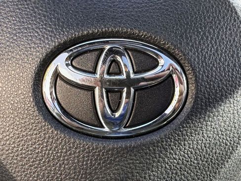 Used 2023 Toyota Corolla SE w/ SE Premium Package image 22