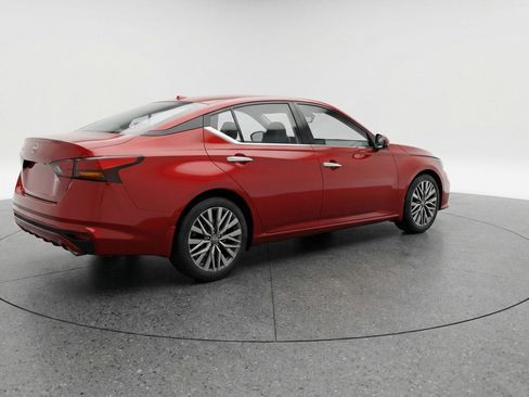 Used 2025 Nissan Altima 2.5 SV image 9