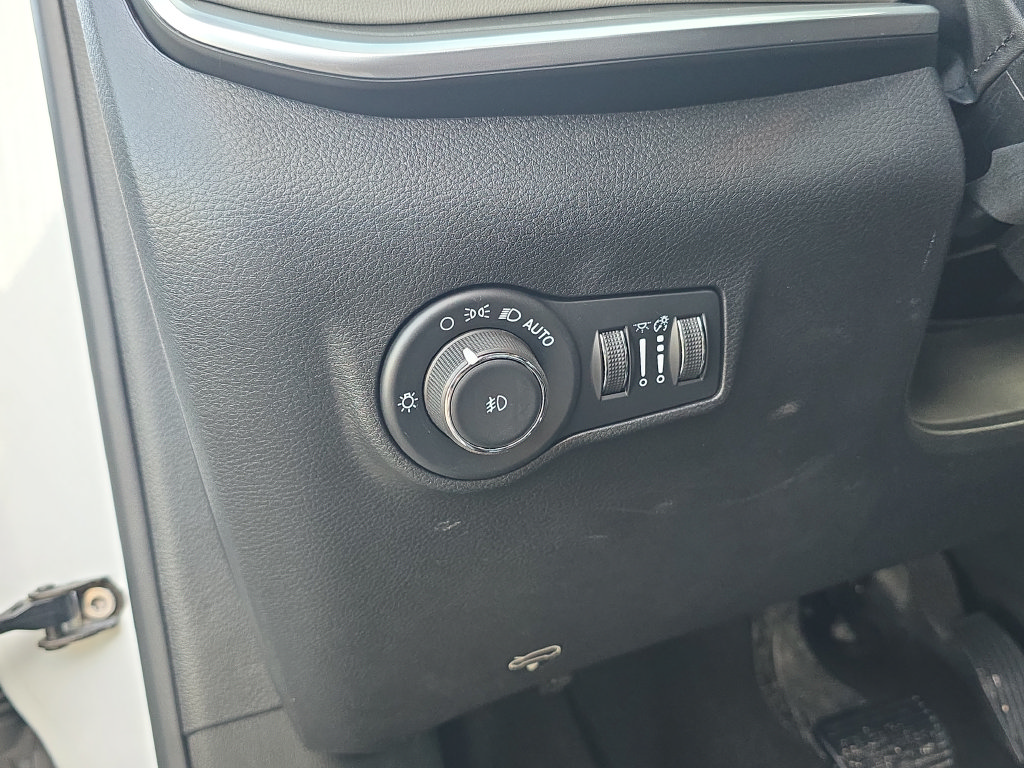 Used 2025 Jeep Compass Limited AWD/4WD image 28