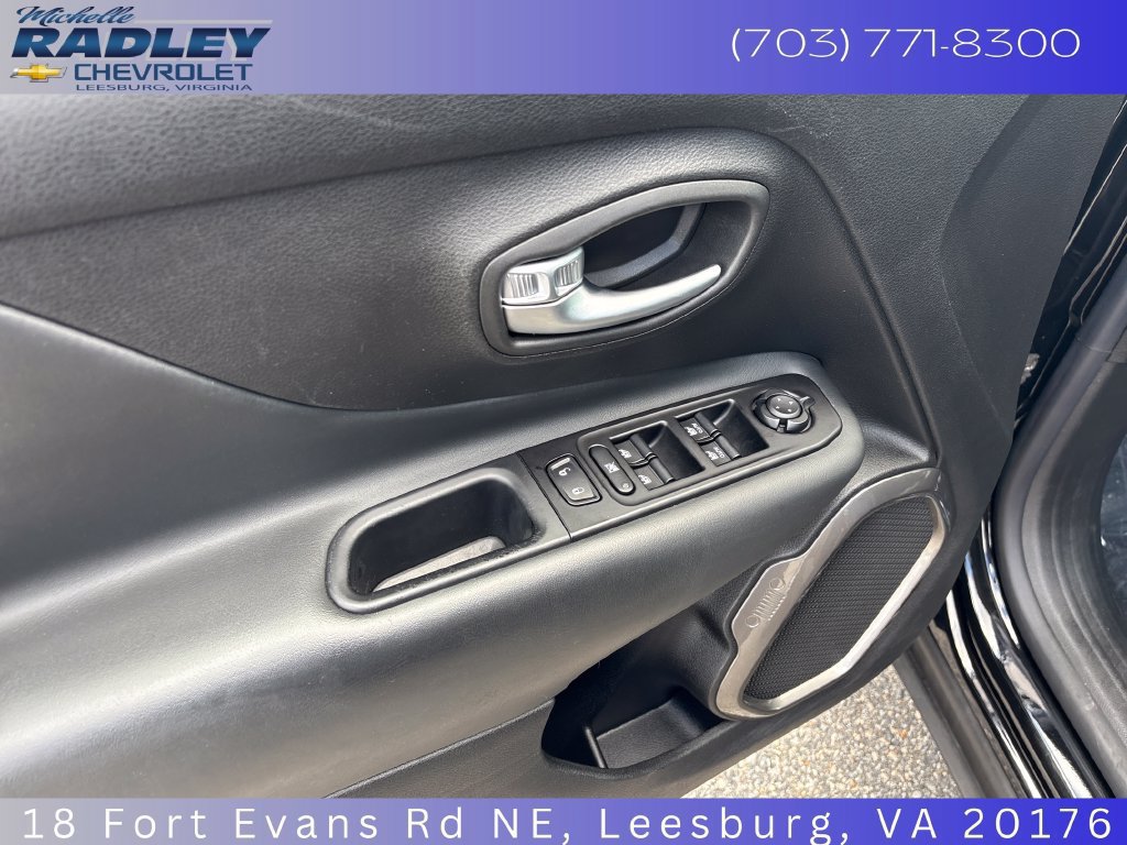 Used 2021 Jeep Renegade Limited AWD/4WD image 6